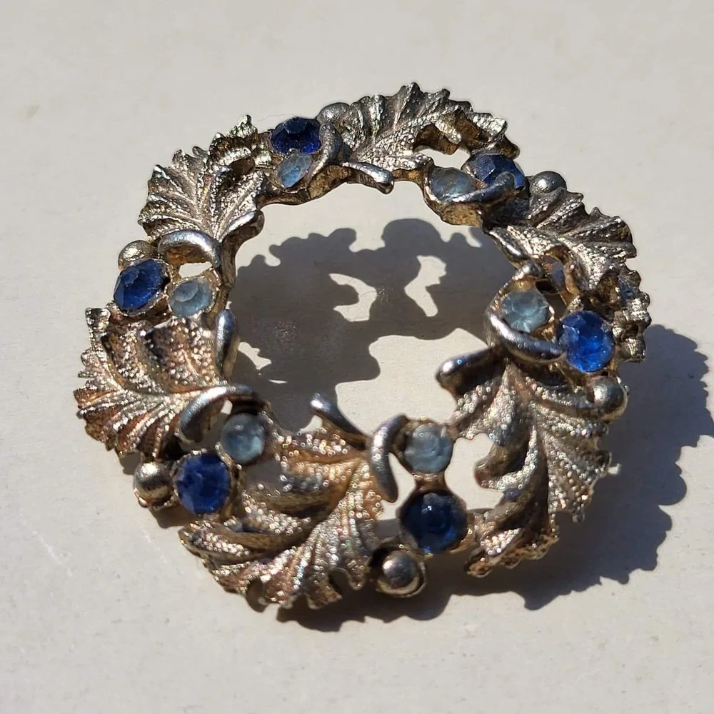 Vintage Gold Tone Rhinestone Wreath Brooch Blue Leaf Textured Pin
